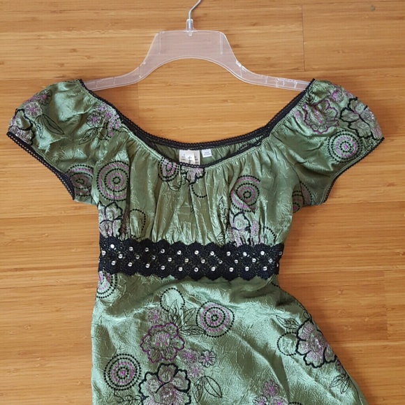 HeartSoul Tops - Gorgeous embroidered top