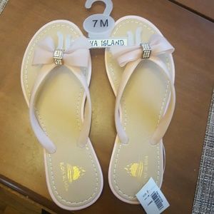 Pink bow flip flops