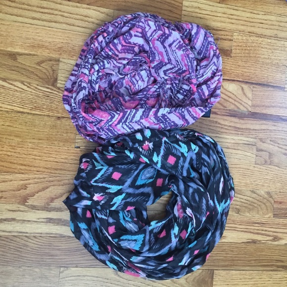 AMERICAN EAGLE INFINITY SCARVES