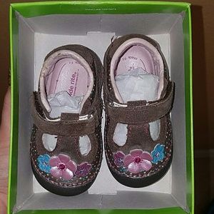 Stride Rite Size 4 Toddler girl shoes