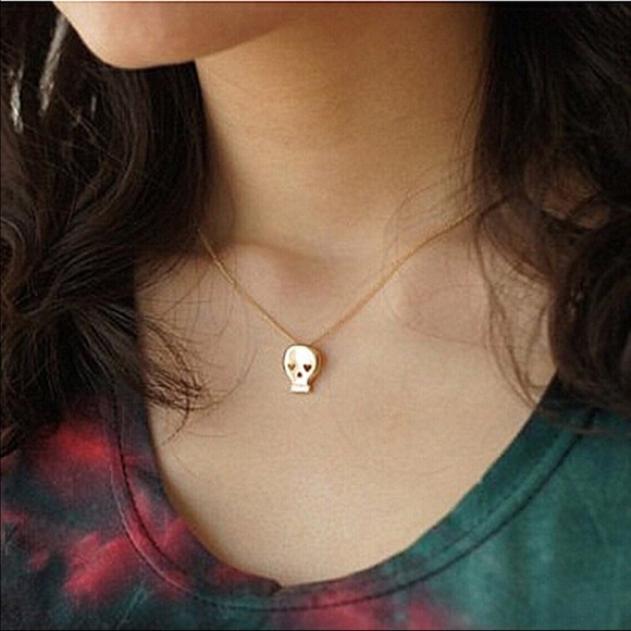 (O2) Skull Necklace - Picture 2 of 2