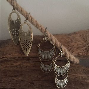 Earrings (one set)