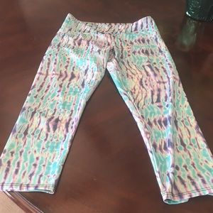 Onzie patterned Capri pants