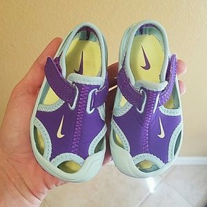 Nike size 4 Toddler girls sandals