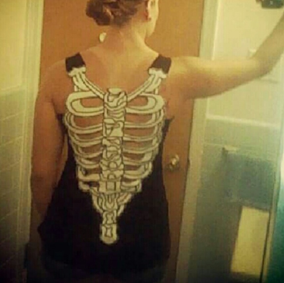 Hot topic bones shirt