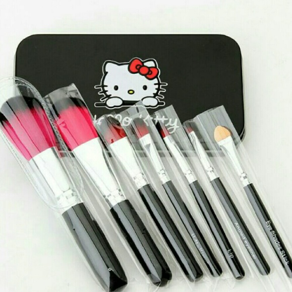Hello Kitty Other - NWOT Hello Kitty Makeup Brush Set Black