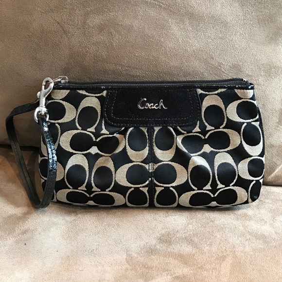 Coach Handbags - COACH Wristlet