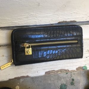 Anne Klein wallet 💕 and the inside of it ((: