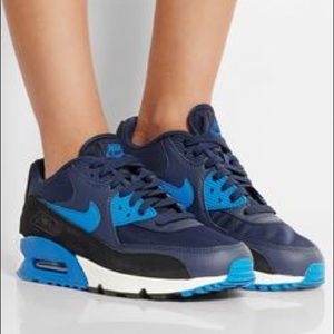 Air Max 90 Essential. Barely worn!