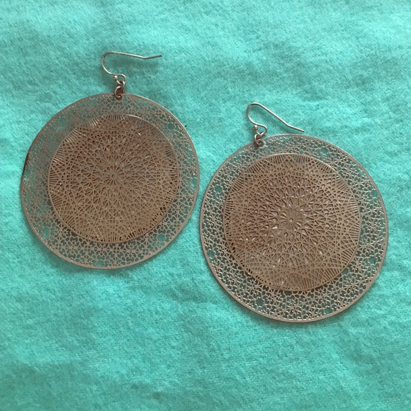 🚫SOLD🚫❤Silver tone CoStUmE earrings!✨