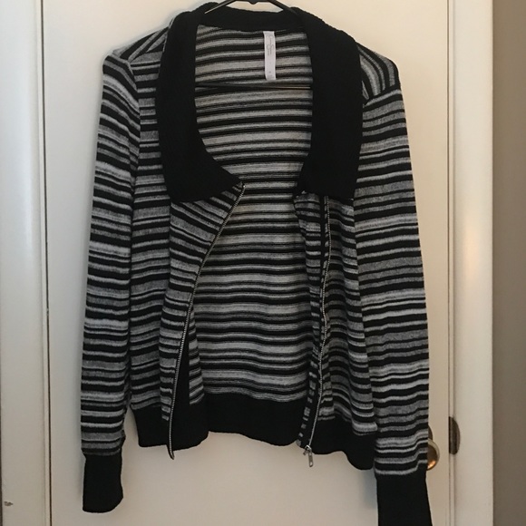 Jessica Simpson sweater - Picture 4 of 4