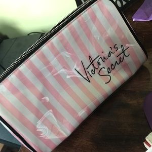 ONE HOUR ONLY Victoria's Secret