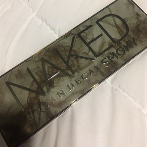AUTHENTIC Urban Decay Smoky Palette