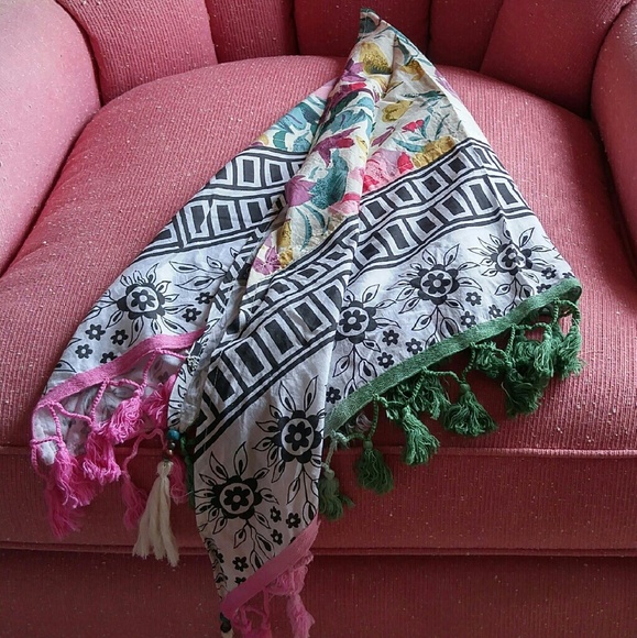 2 CHIC - Picture 2 of 2