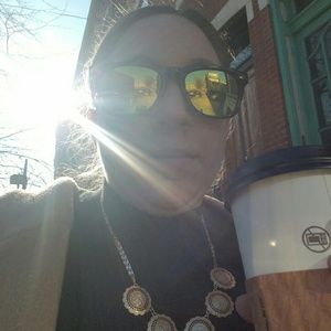 Meet your Posher, Carli