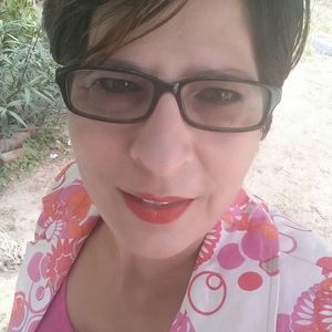 Meet your Posher, Adela