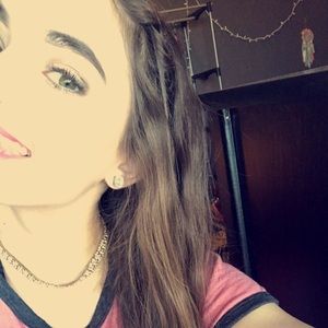 Meet your Posher, Chloe