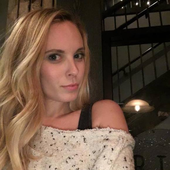 Meet your Posher, Stephanie - Picture 1 of 1