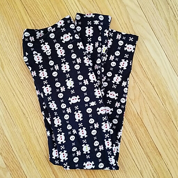 LuLaRoe Black Skull and Crossbones OS Leggings