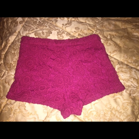 Pretty Short ! - Picture 3 of 4
