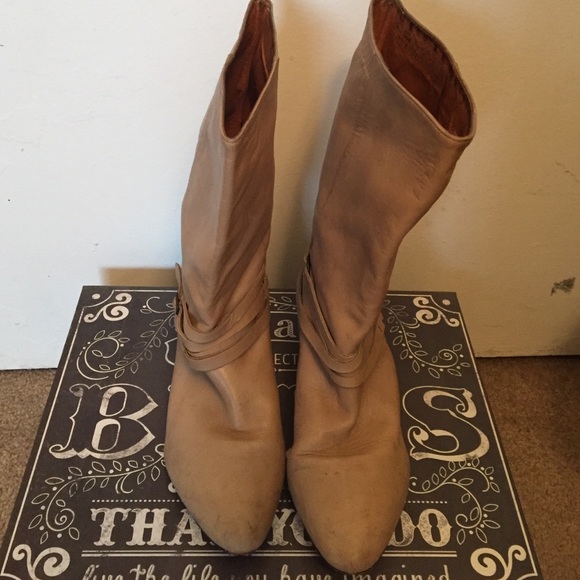 Frye Shoes - Vintage "FRYE" cream boots Frye Shoes - Vintage "FRYE" cream boots
