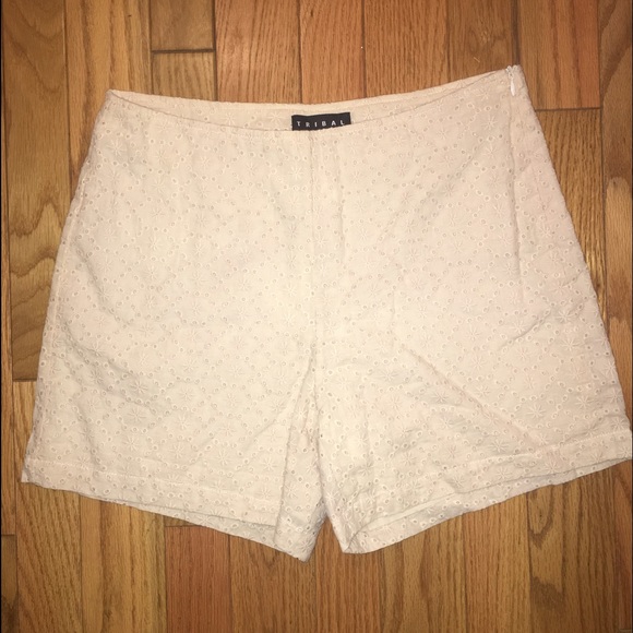 Eyelit cream shorts