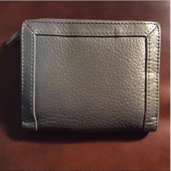 ✨SOLD✨Kenneth Cole Wallet - Picture 2 of 4