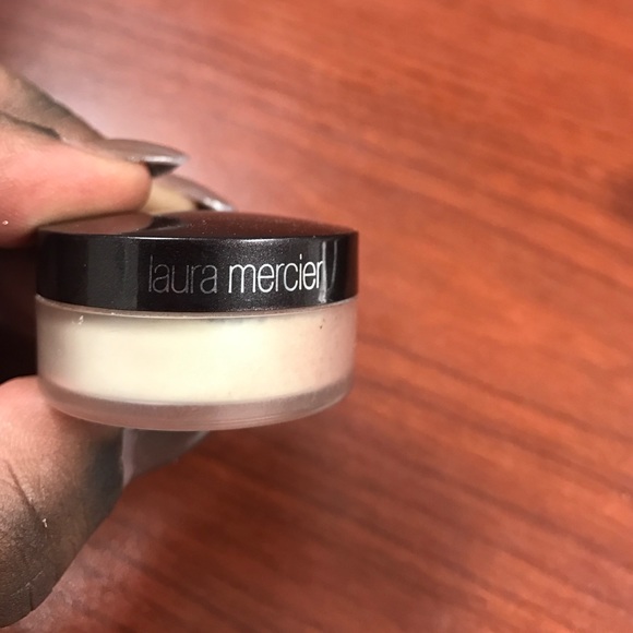 Translucent loose setting powder