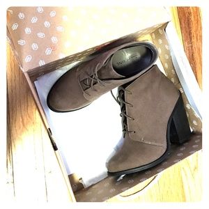 Tan Bootie size 5.5 | Call it Spring