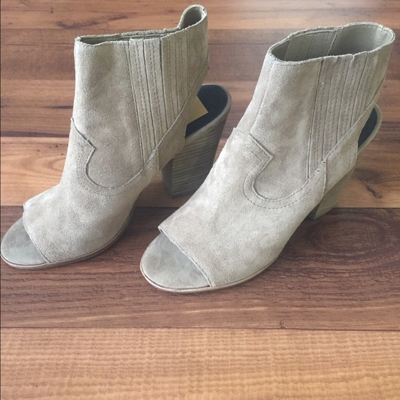 Dolce Vita Grey Peep-toe bootie •NWOT• Size 9.5