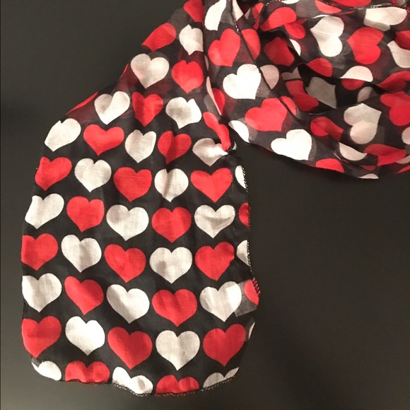 valentine's Day scarf heart pattern