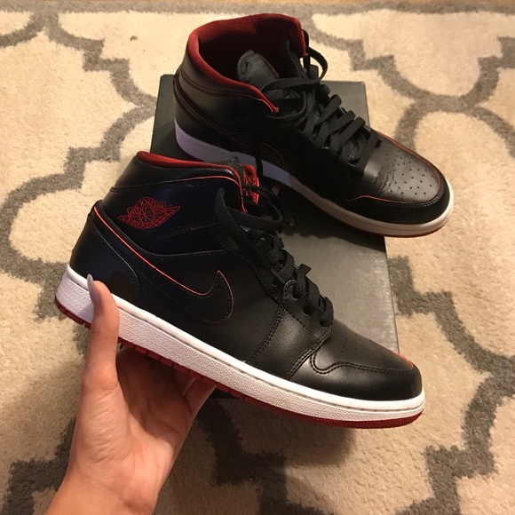 Air Jordan 1 Mid!