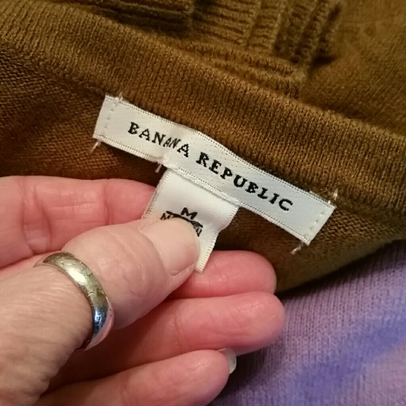 Banana Republic sweater. - Picture 4 of 4