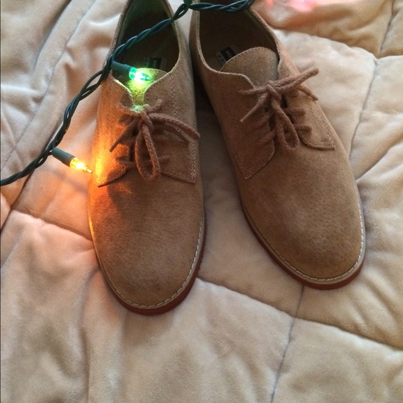 Very lightly worn Hush Puppies!