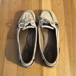 Women's 8.5 Blue and White Striped Sperrys