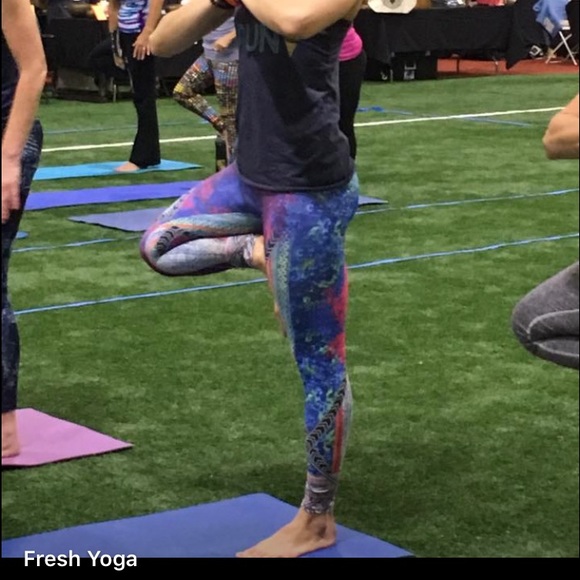 Onzie Yoga Pants ~ moving Sale !