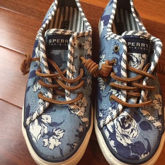 Sperry Tennis 👠 FLASH SALE BUY 1 get 1 free