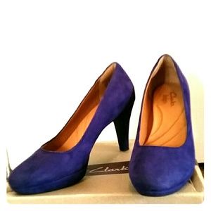 Clarks Blue Heels 6