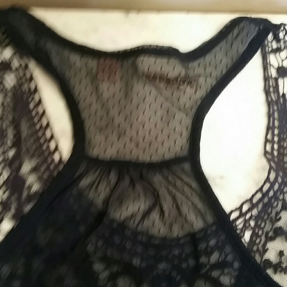 Crochet and sheer tank - Picture 3 of 4