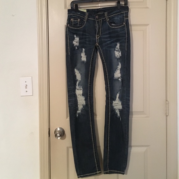 Machine ripped jeans