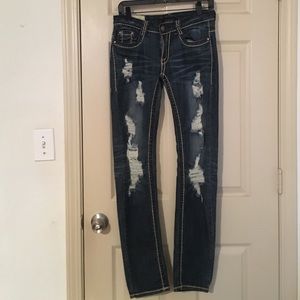 Machine ripped jeans