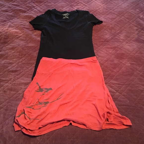 Black v neck tee shirt and a rusty color skirt