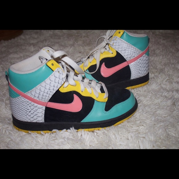 Nike Hi-Tops super colorful