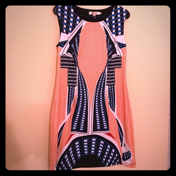 Geometric form fitting dress sized med