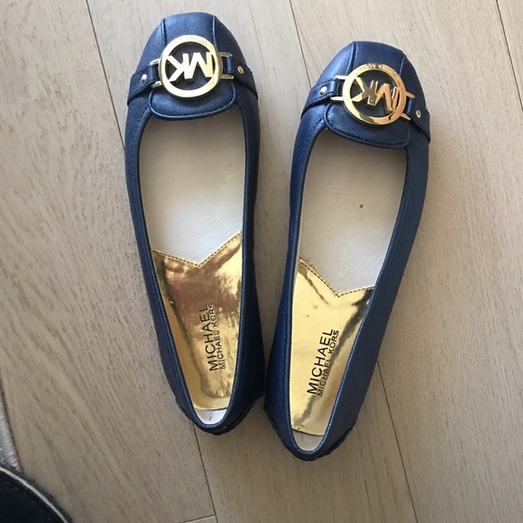 Selling due to fit of shoe