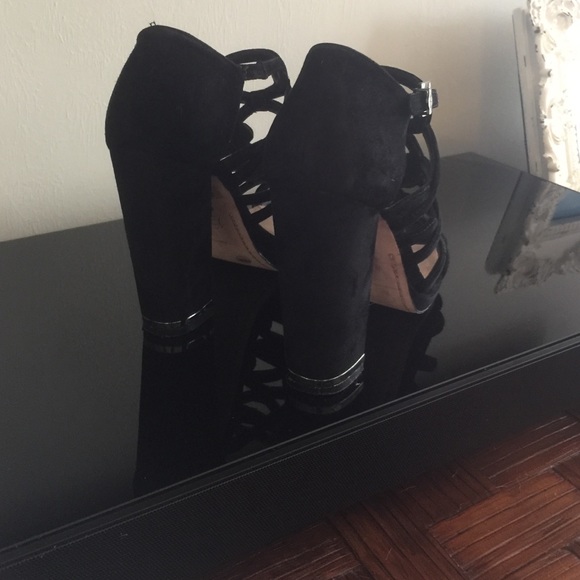 ⭐️Host pick ⭐️⭐️Basic elegant black sandals - Picture 2 of 4