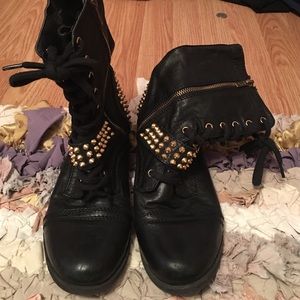 STEVE MADDEN studded boots