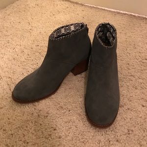 BNWT Toms Suede Booties