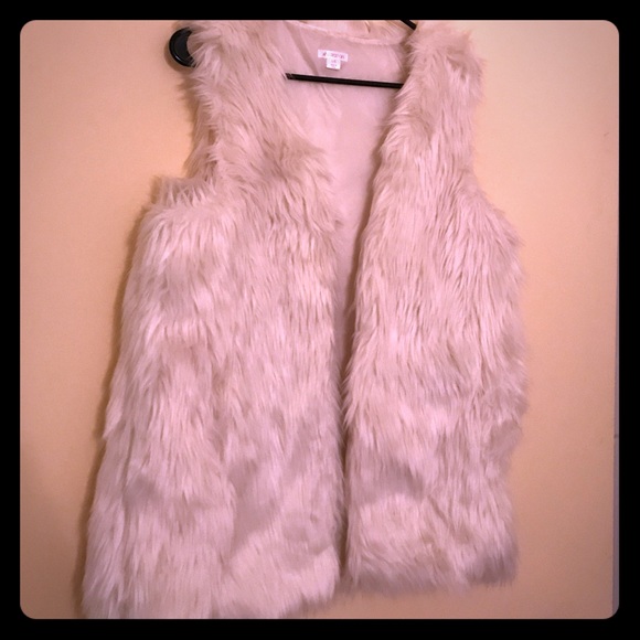 Faux fur vest with pockets.