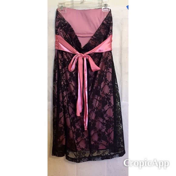 Pink and Black lace dress - Picture 3 of 4
